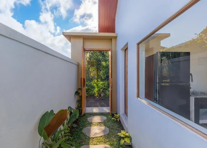Villa Rupa Arya